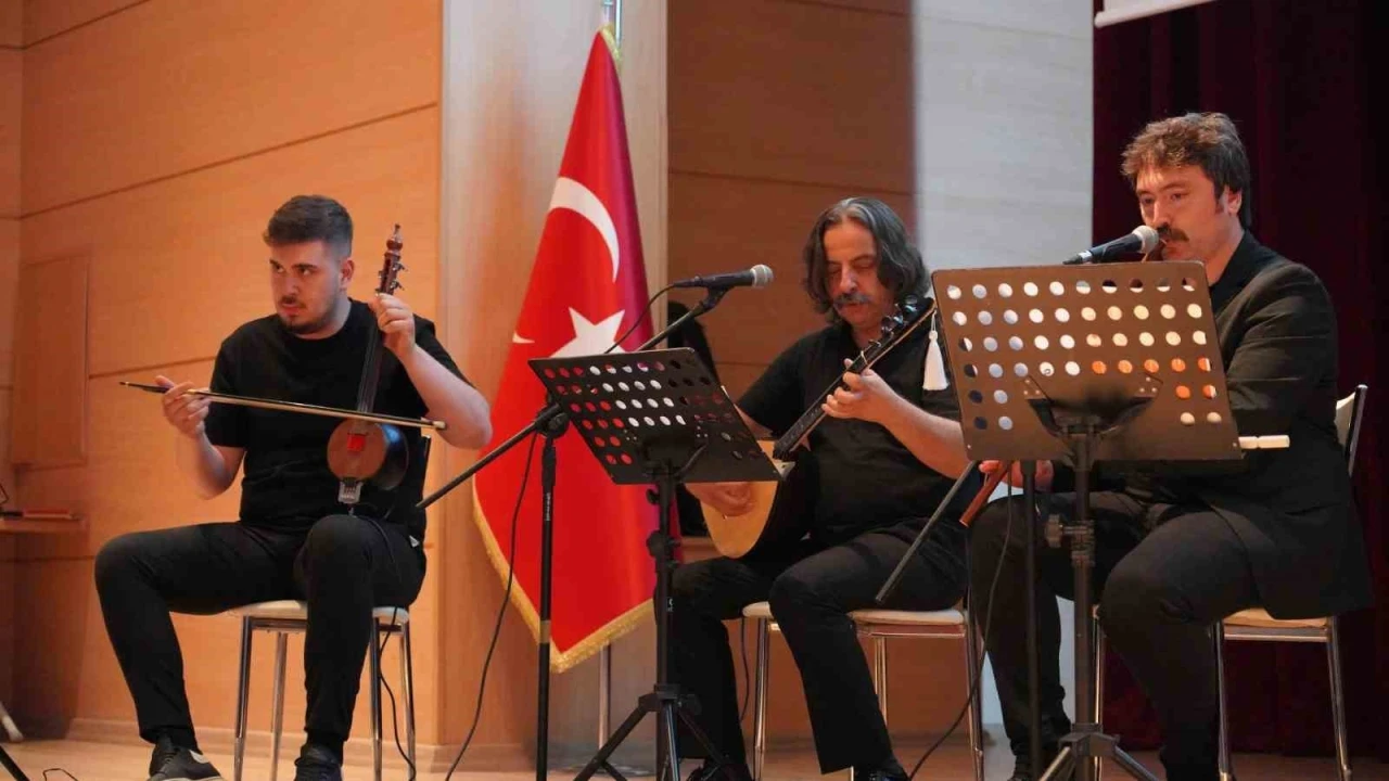 &quot;Biz Susalım Türküler Konuşsun&quot; projesi kültürel değerleri gençlerle buluşturuyor
