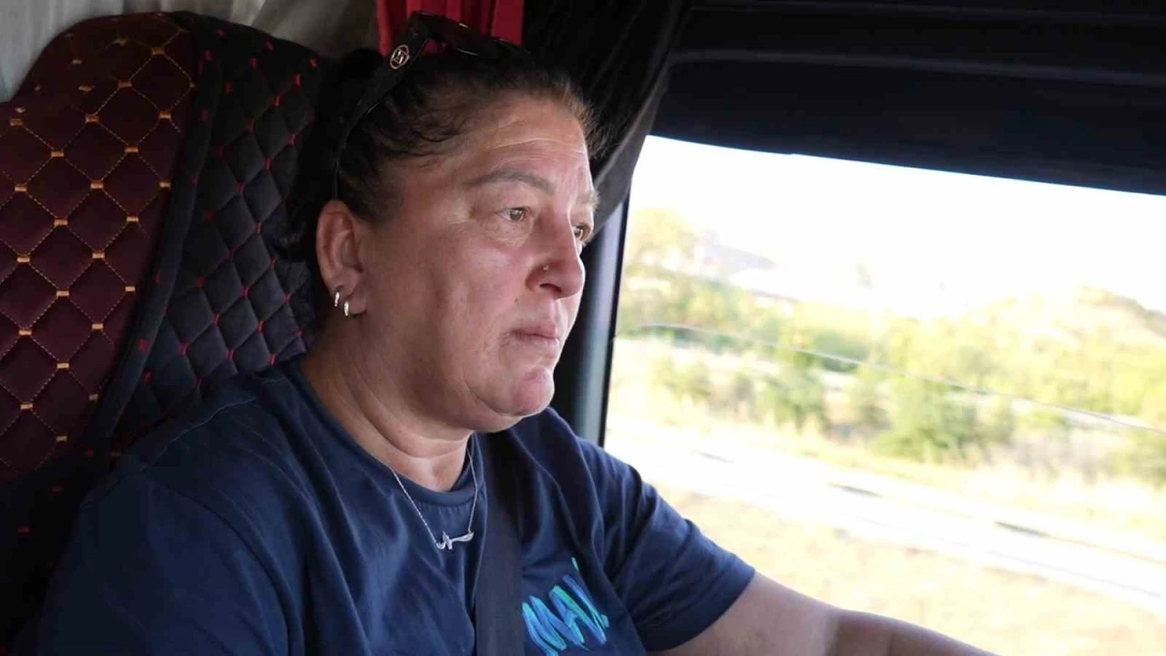 &quot;Bu meslek kadınlara göre değil&quot; dediler, o direksiyon başına geçti: Yolların sultanı Meliha
