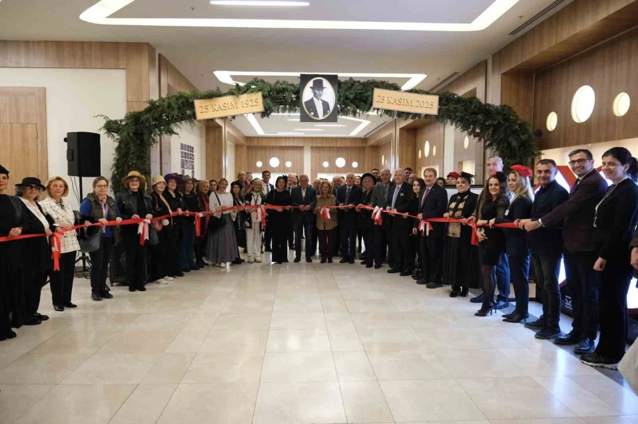 &quot;Cumhuriyet Şapkaları Sergisi&quot; sanatseverlerle buluştu
