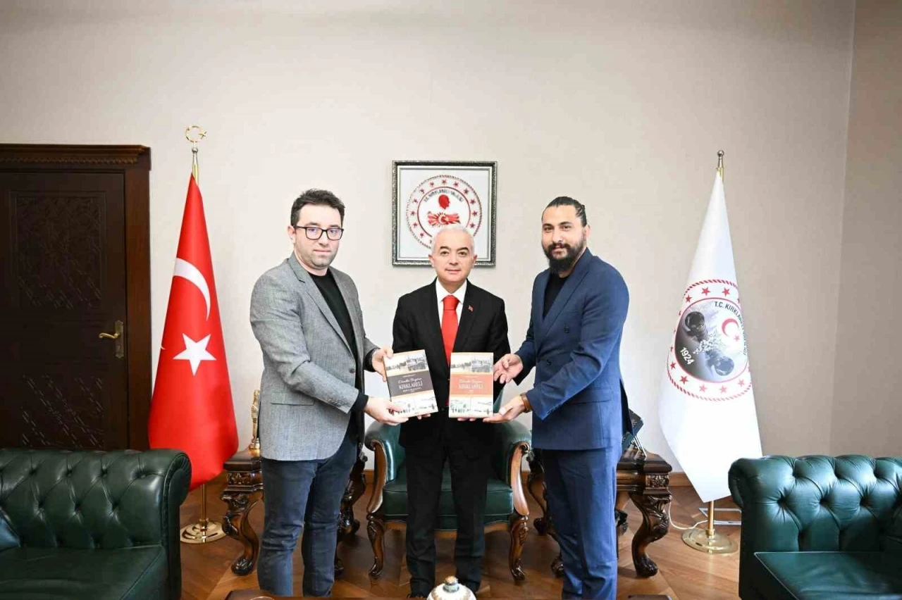 &quot;Dünden Bugüne Kırklareli&quot; eseri Vali Turan’a takdim edildi
