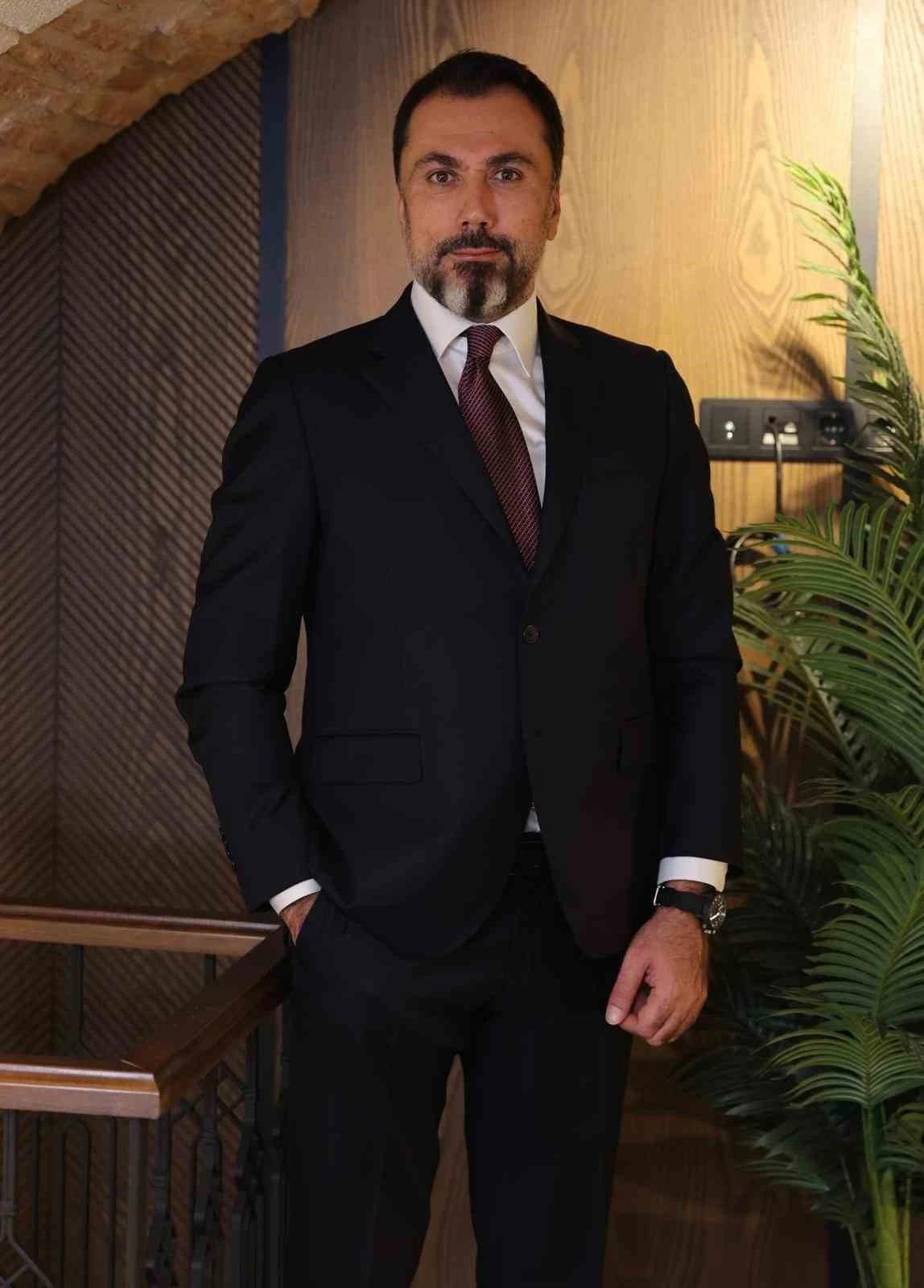 &quot;Dünya altına, altın da dünyaya yön veriyor&quot;
