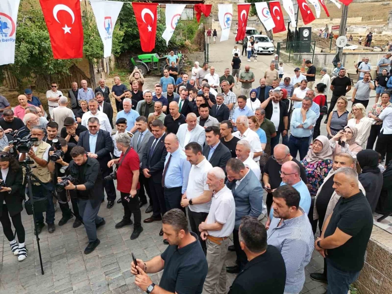 &quot;Dünya Düzce Günleri&quot; açılışı Konuralp Gazi Türbesi önünde yapıldı
