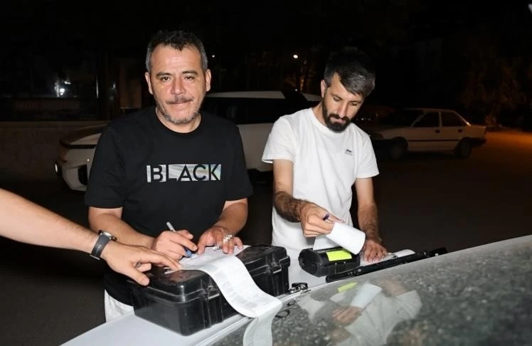 &quot;Dur&quot; ihtarına uymayan ehliyetsiz sürücü 3. kez alkolü yakalandı
