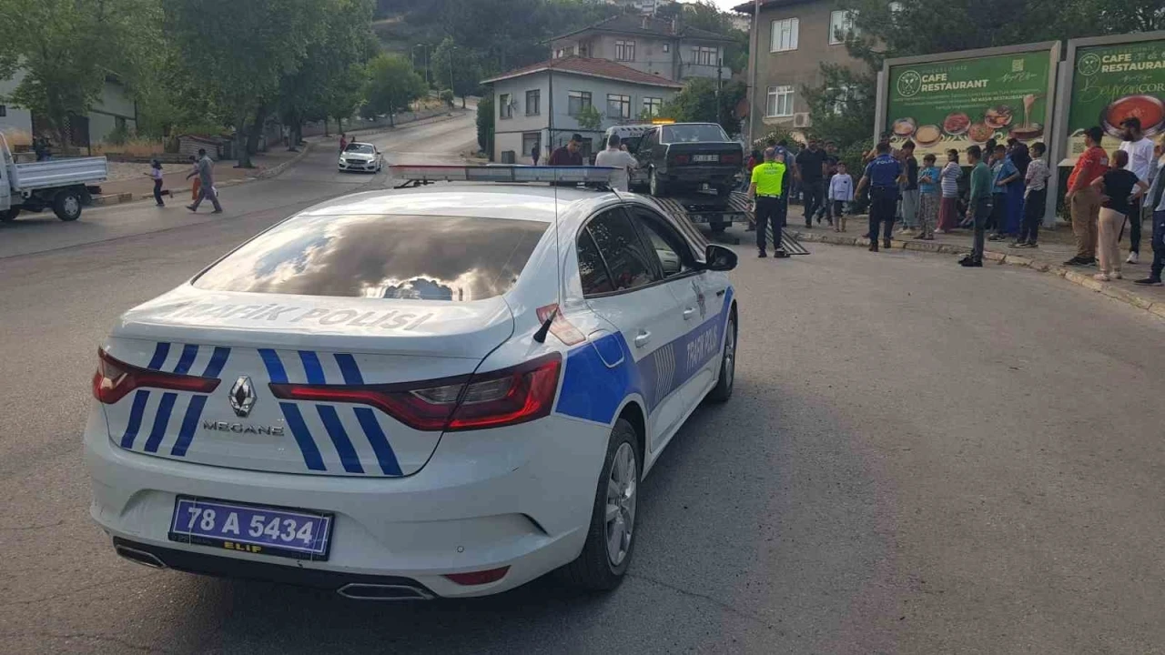 &quot;Dur&quot; ihtarına uymayıp 4 araca çarpan sürücüye 78 bin lira ceza kesildi
