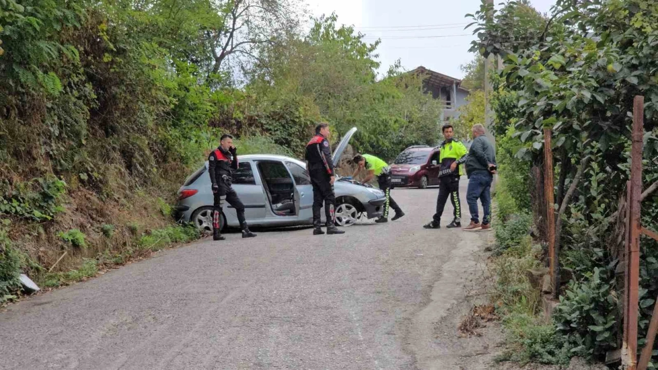 &quot;Dur&quot; ihtarına uymayıp kaza yapan sürücü yaya olarak kaçmaya çalıştı
