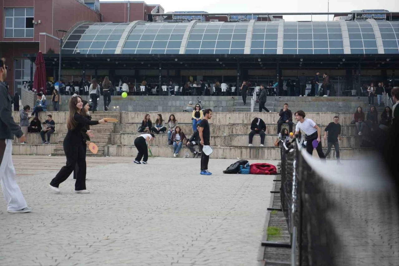 &quot;Ekranı Bırak, Raketi Kap&quot; etkinliğiyle teknoloji bağımlılığına karşı farkındalık oluşturuldu
