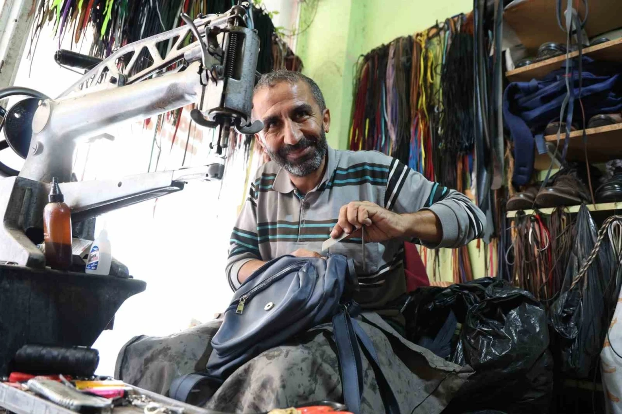 &quot;Fakirin atlayışı da fakir&quot; videosu viral olan ayakkabı boyacısı: &quot;Çocuklarımı mutlu etmek için her yıl tatile giderim&quot;
