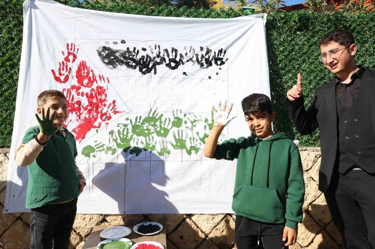 &quot;Filistin için sen de iz bırak&quot; etkinliği
