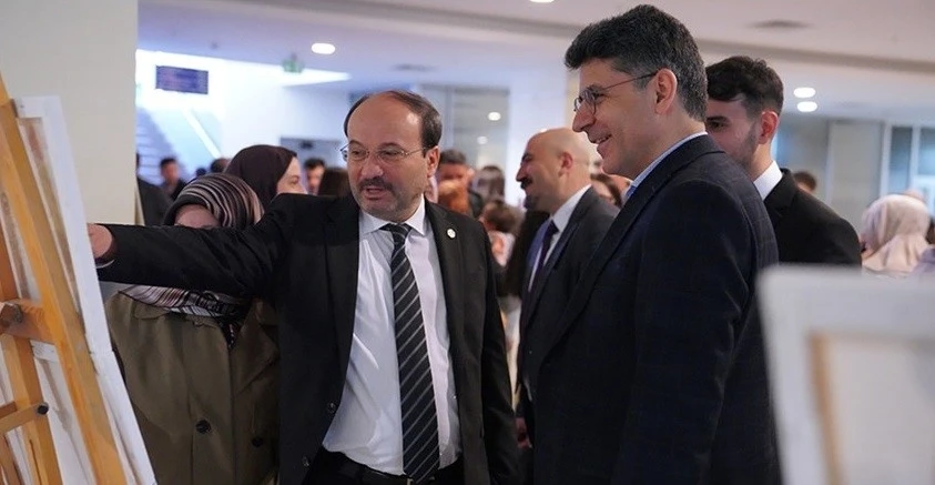 &quot;Geleceğin ışığı çocuk ve ergen&quot; temasıyla üçüncüsü düzenlenen psikoloji zirvesi&quot; başladı
