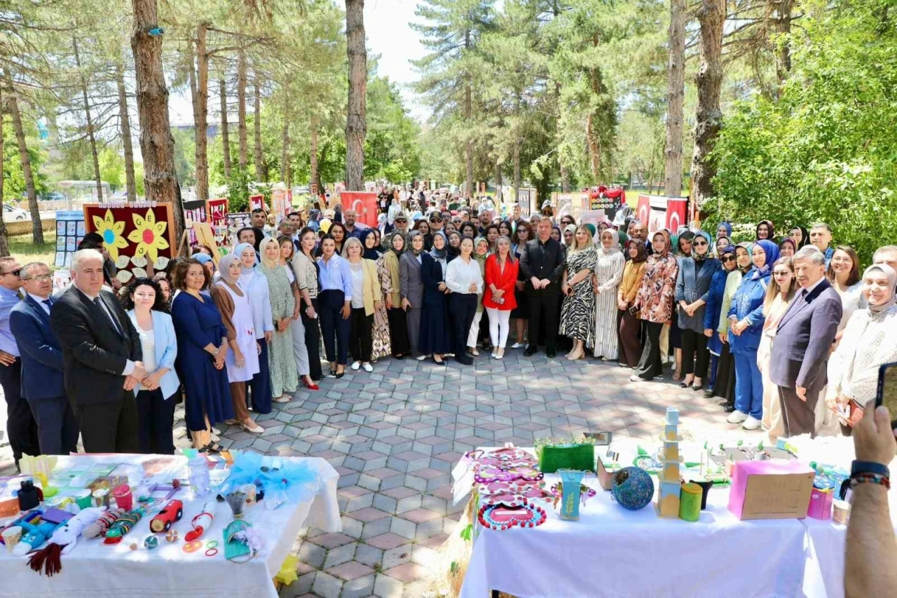 &quot;Gelenekten Geleceğe&quot; projesi yıl sonu sergisi düzenlendi
