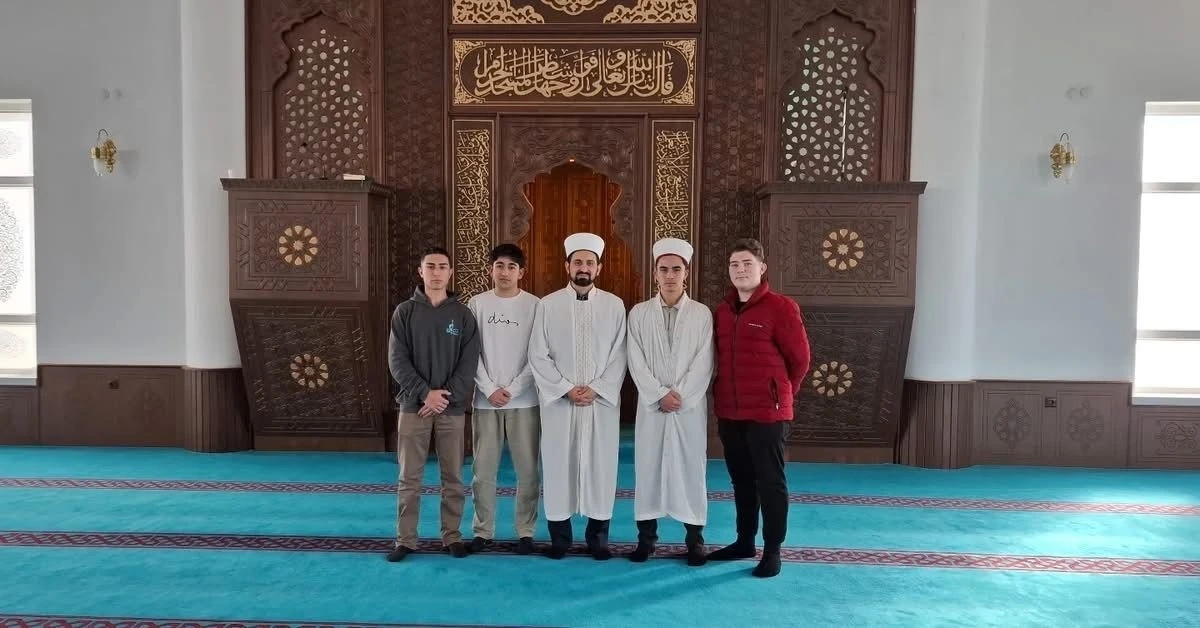 "Gen&ccedil;ler Mihrapta" programı Aşağı S&ouml;ğ&uuml;t&ouml;n&uuml; Hacı Veliler Camii&rsquo;nde ger&ccedil;ekleştirildi

