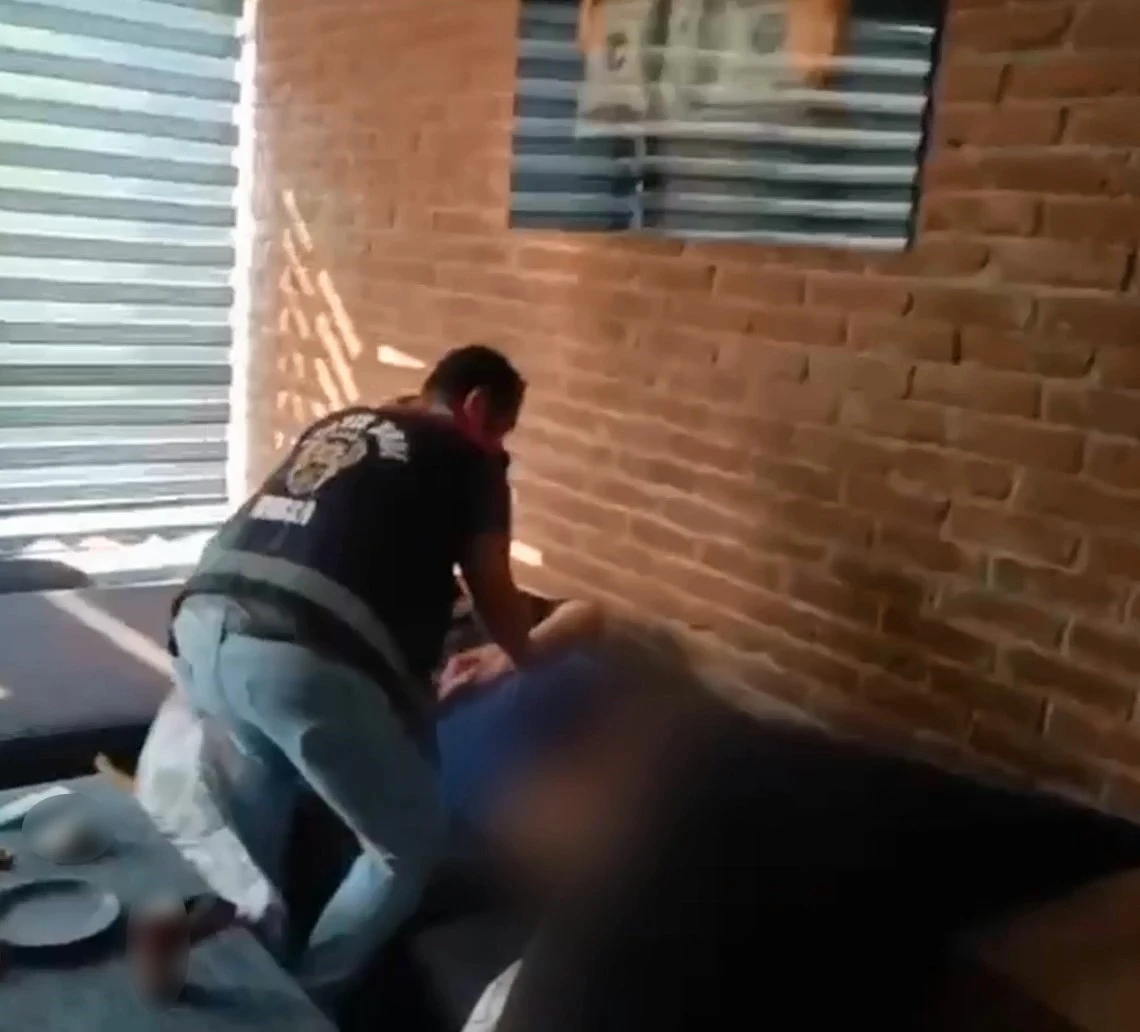 "G&uuml;venli &Ouml;deme Sistemi" kılıfıyla dolandırıcık yapan &ccedil;ete &ccedil;&ouml;kertildi: 10 kişi tutuklandı
