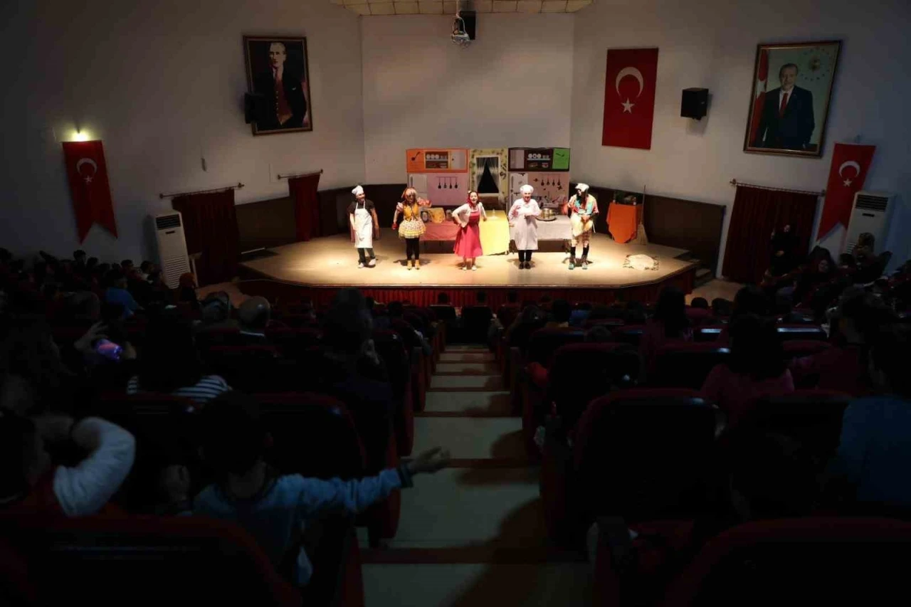 &quot;Harikalar Mutfağı&quot; isimli çocuk oyunu sahnelendi
