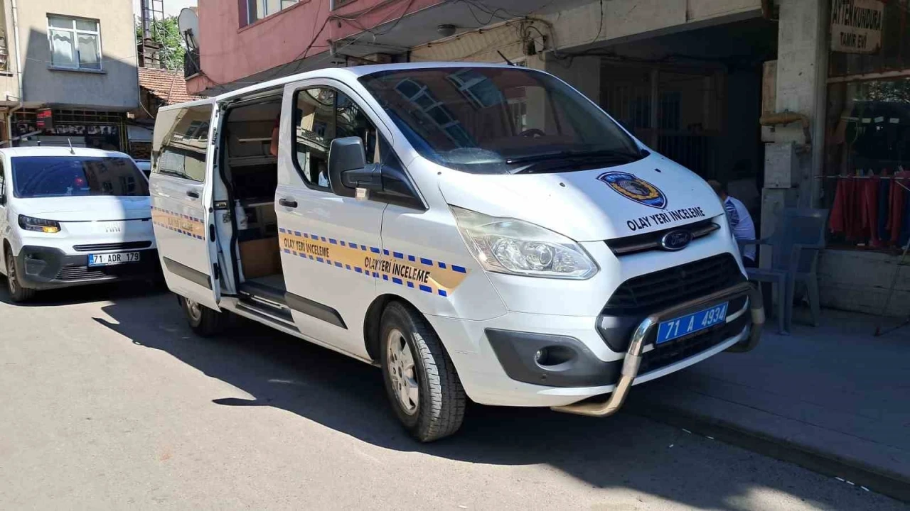 &quot;Kanepeden düştü&quot; ihbarıyla cinayeti gizlemek isteyen 3 şüpheli tutuklandı
