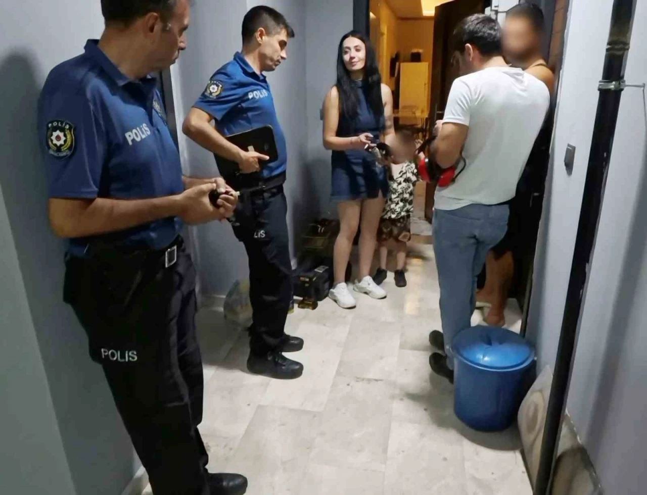 &quot;Kapımı açın&quot; diye feryat etti, kapı açılınca da içeri girmedi
