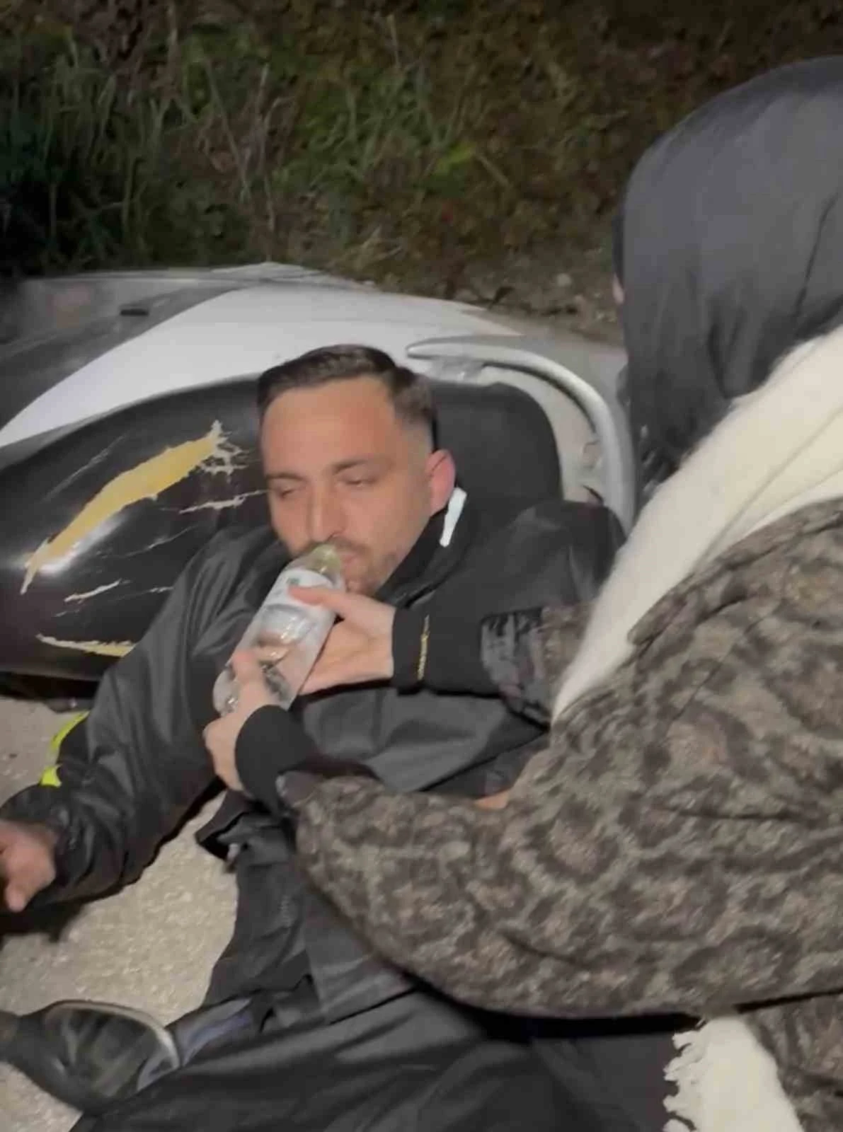 "Kaza yaptım" diye &ccedil;ağırdı, evlilik teklifi etti
