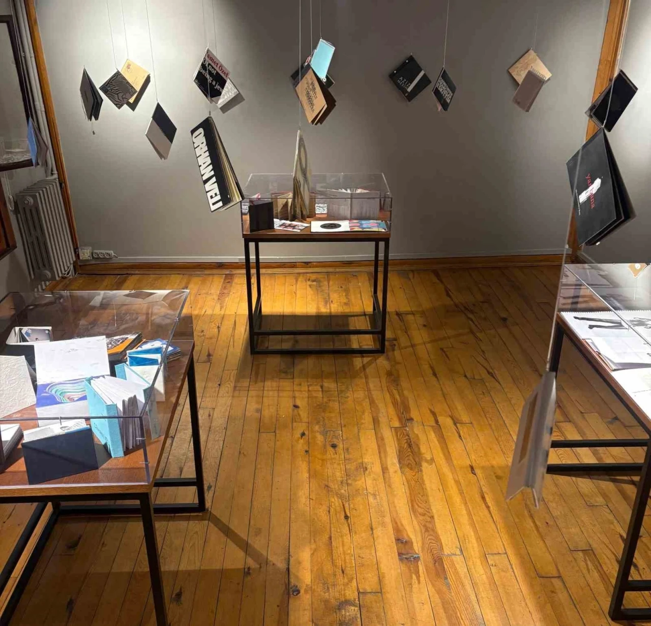 &quot;Kitap Gibi: Bir Tasarım ve Sanat Eseri Olarak Kitap&quot; Sergisi Yunus Emre Yazı Sanatları Müzesi’nde devam ediyor
