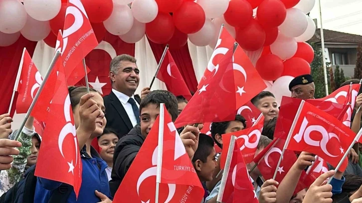 "K&ouml;y&uuml;mde Cumhuriyeti Yaşıyorum" projesiyle t&uuml;m il bayraklarla donatıldı
