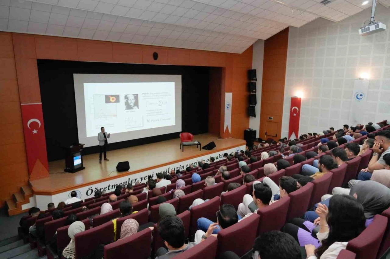&quot;Kuantum çağına doğru&quot; başlıklı konferans düzenlendi
