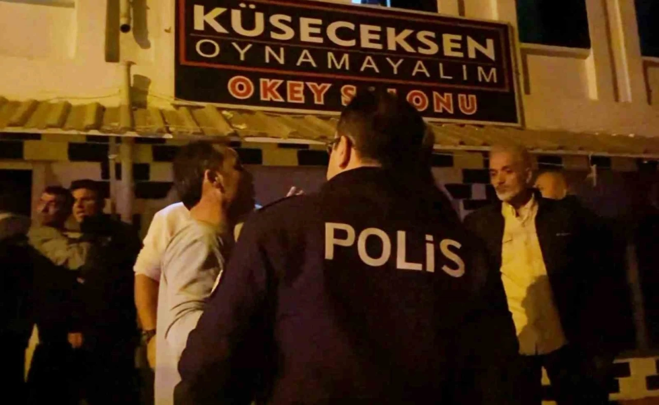 &quot;Küseceksen Oynamayalım&quot; kahvehanesindeki kavga sokağa taştı
