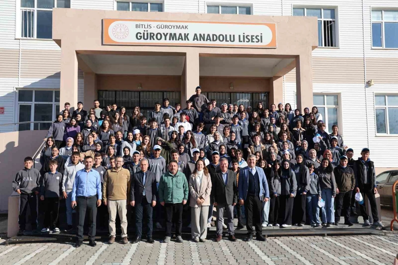 &quot;Mavide Bilim&quot; projesi Güroymak’ta öğrencilerle buluştu
