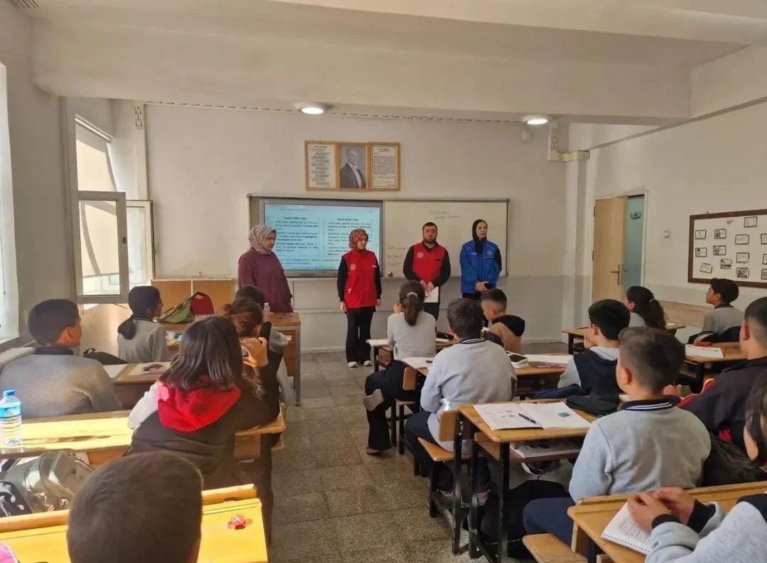 &quot;Merkezim Her Yerde&quot; projesi Hamur’da öğrencilerle buluştu

