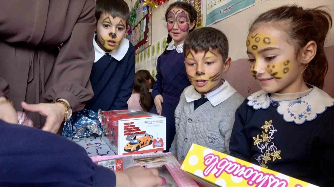 "Mutluluk Harekatı" ile binlerce &ccedil;ocuğun hayali ger&ccedil;eğe d&ouml;n&uuml;şt&uuml;
