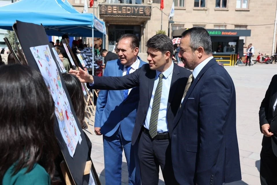 &quot;Sen Yeter Ki Oku&quot; etkinliği Sandıklı’da kitapseverleri buluşturdu
