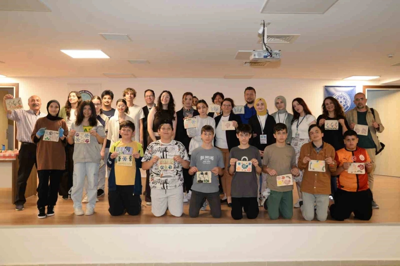 &quot;Senin de Üniversiten&quot; projesinin ilk konukları işitme engelli minikler oldu
