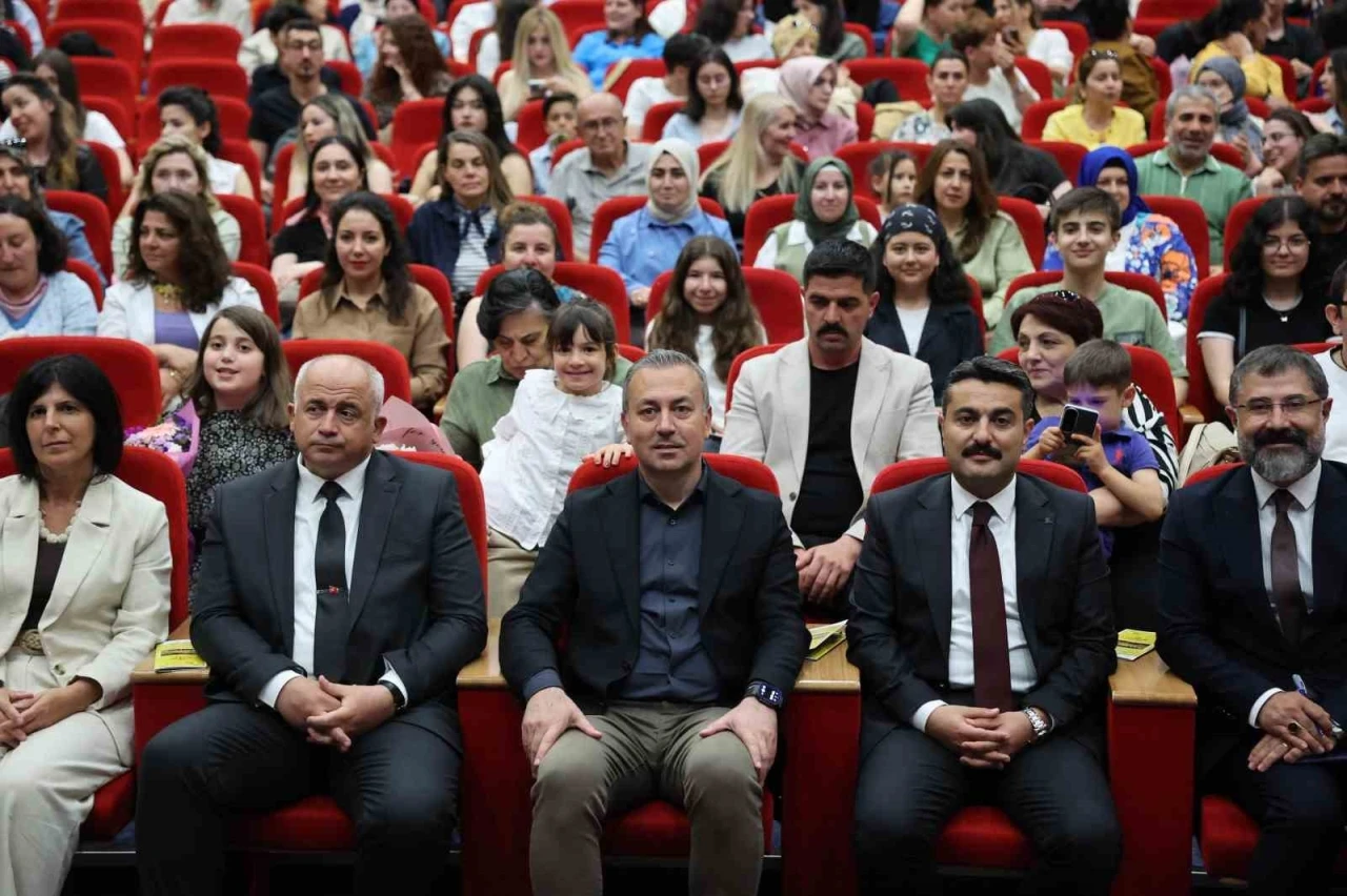 &quot;Sivas Maarif Orkestrası&quot; ilk konserini verdi
