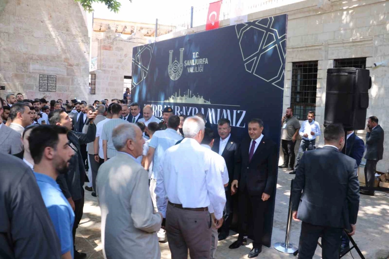 &quot;Terörsüz Türkiye&quot; sürecinde Şanlıurfa’da açık alanda ilk bayramlaşma
