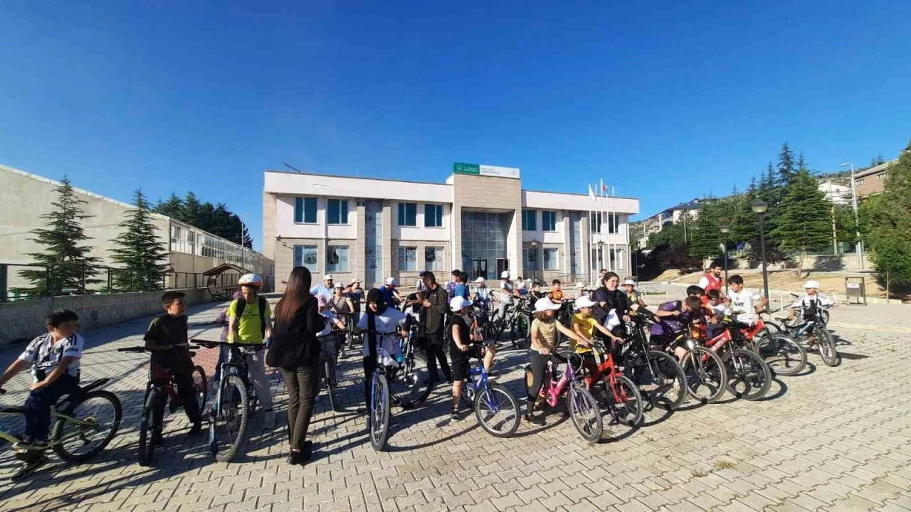 &quot;Uyuşturucu ile mücadele&quot; temalı bisiklet turu
