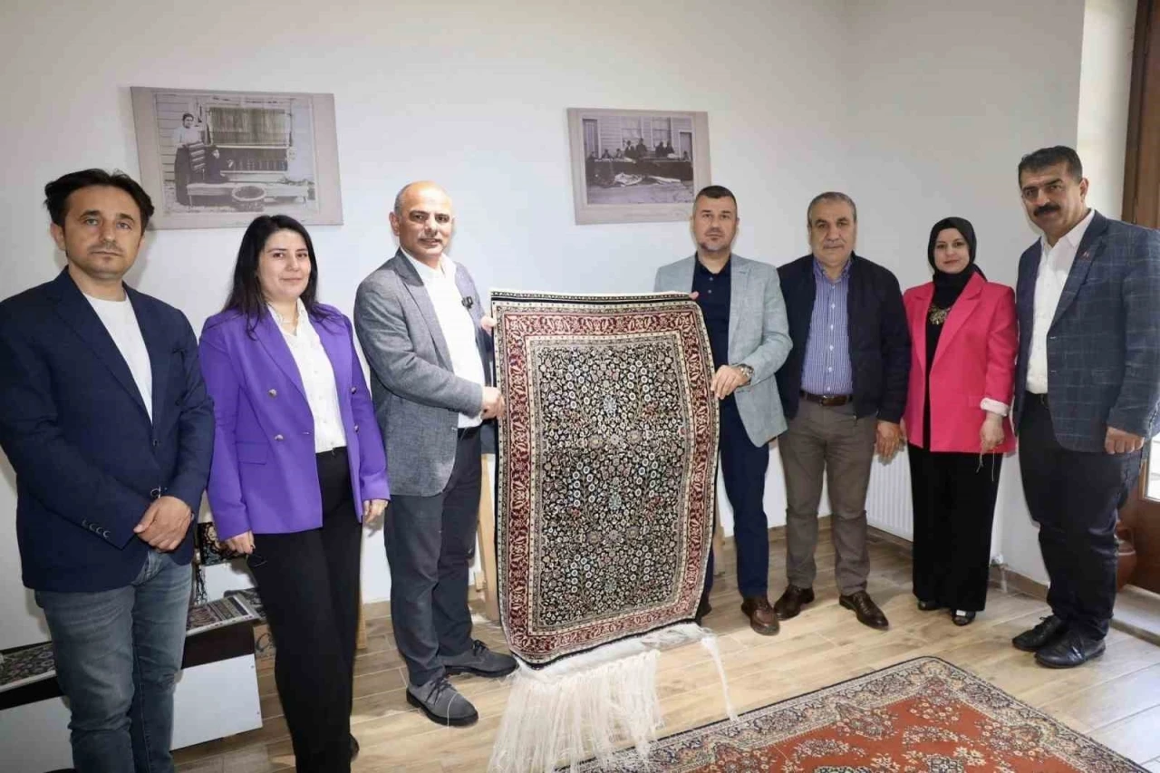 &quot;Yedi Dağın Çiçeği&quot; 15 ayda tamamlandı
