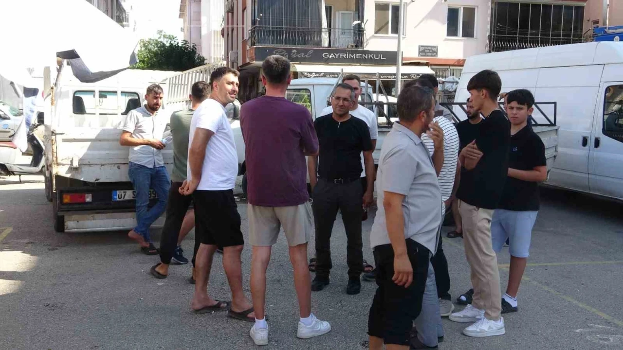 "Yerimiz daraldı" diyen pazarcı esnafı yeni pazar alanında tezgah a&ccedil;madı
