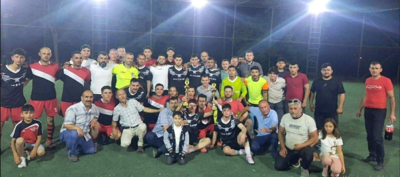 Ramazan Artun anısına düzenlenen turnuvada &quot;Soluganlar&quot; şampiyon oldu
