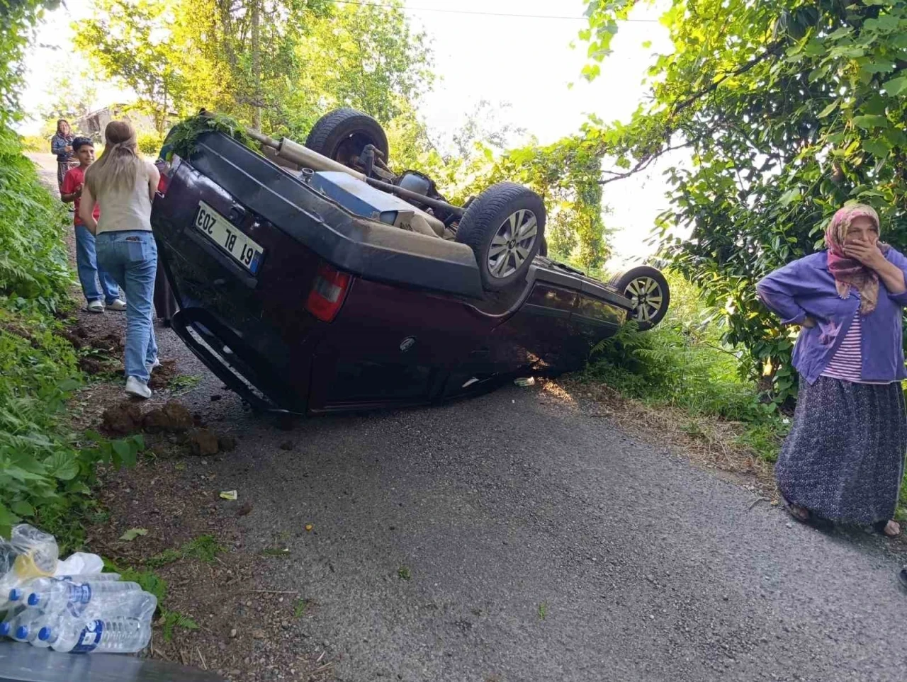 Rampada geri kayan otomobil takla attı: 4 yaralı
