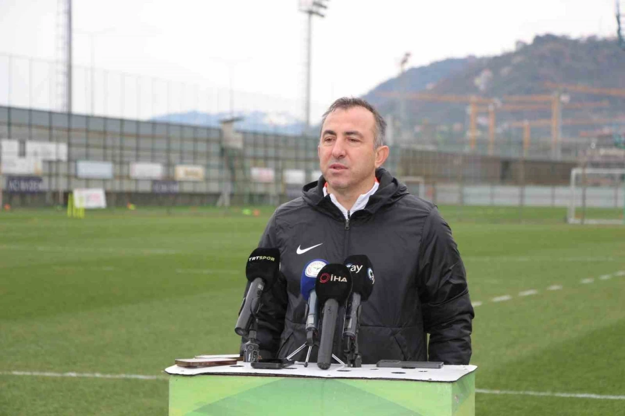 Recep U&ccedil;ar: "H&uuml;cuma d&ouml;n&uuml;k bir orta saha bakıyoruz"
