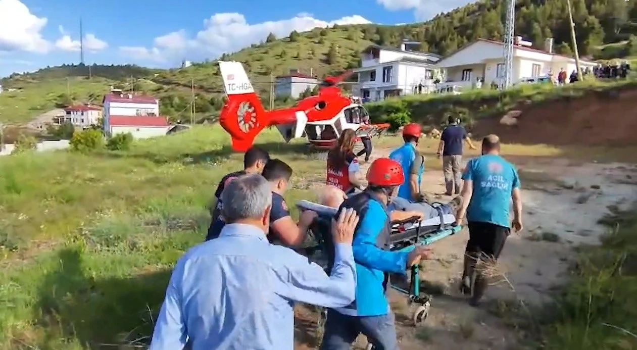 Refahiye’de göğüs ağrısı geçiren hasta hava ambulansıyla has