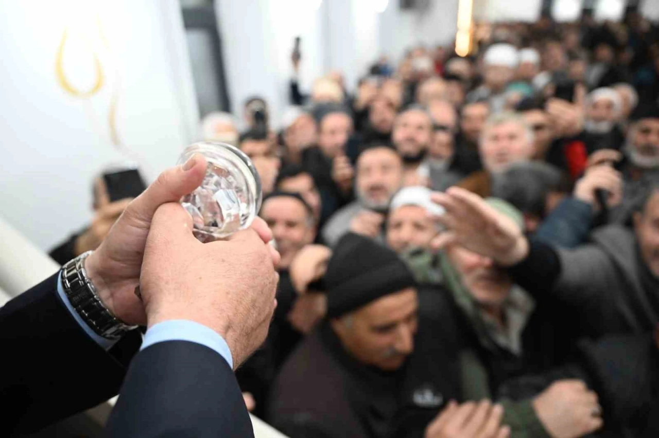 Regaip Kandilinde Sakal-ı Şerif ziyarete a&ccedil;ıldı
