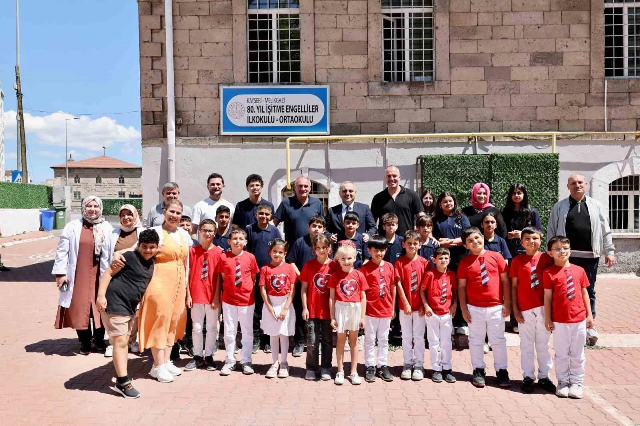 Rekt&ouml;r Altun&rsquo;dan &ouml;zel &ouml;ğrencilere ziyaret
