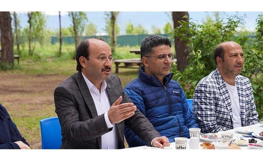 Rektör Çakmak idari personel ile bir araya geldi
