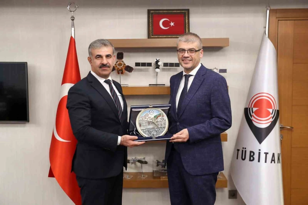 Rekt&ouml;r &Ccedil;ift&ccedil;i&rsquo;den T&Uuml;BİTAK Başkanı Aydın&rsquo;a ziyaret: Uluslararası iş birlikleri değerlendirildi
