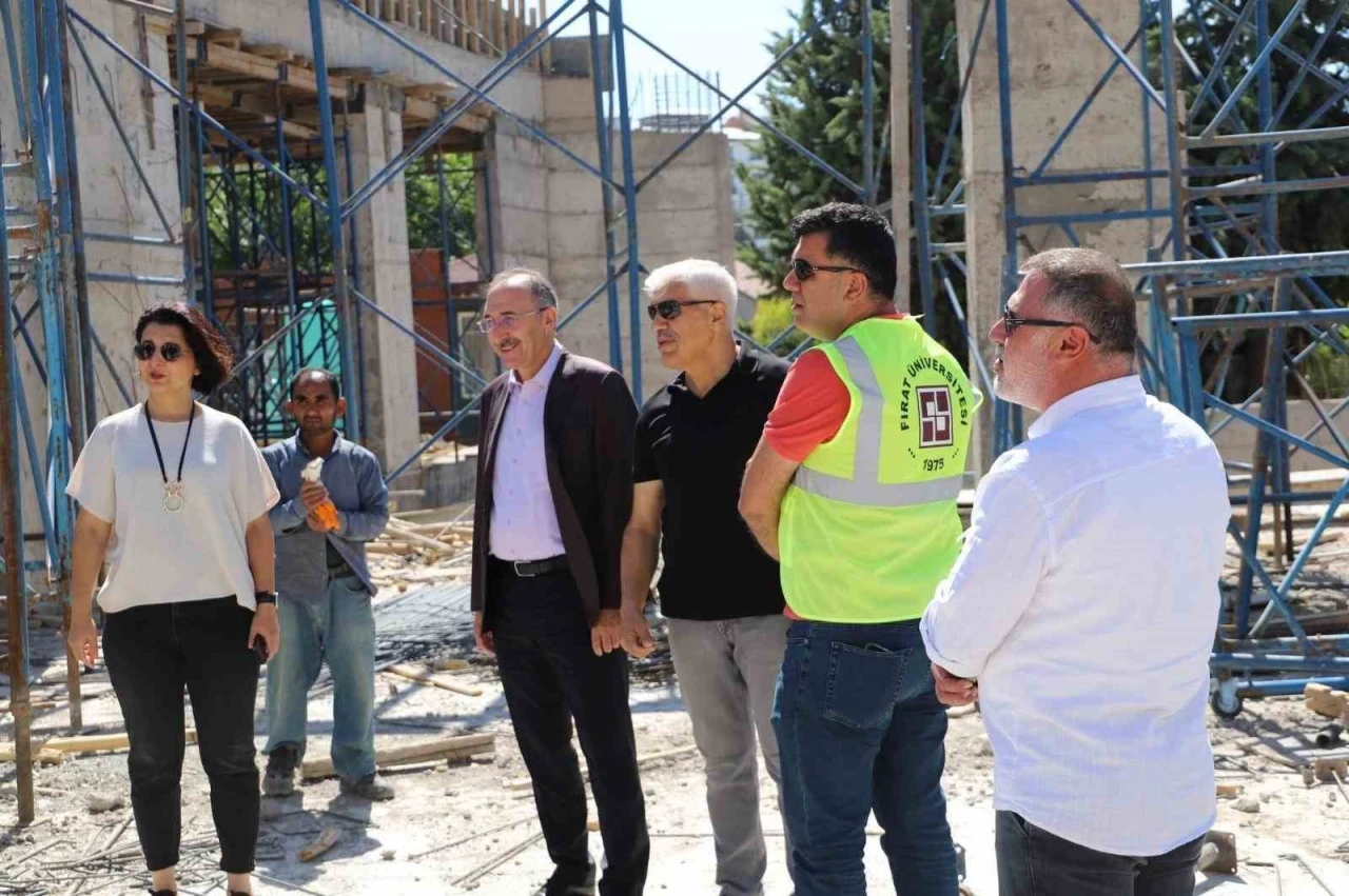 Rektör Göktaş, merkezi amfi inşaatında incelemelerde bulundu

