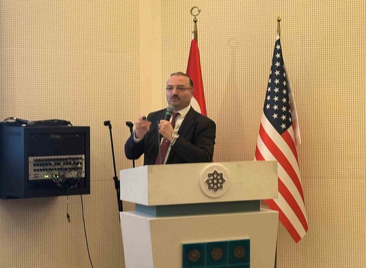 Rektör Hacımüftüoğlu, ABD’de Diyanet Center Of America’da genç akademisyenlerle buluştu

