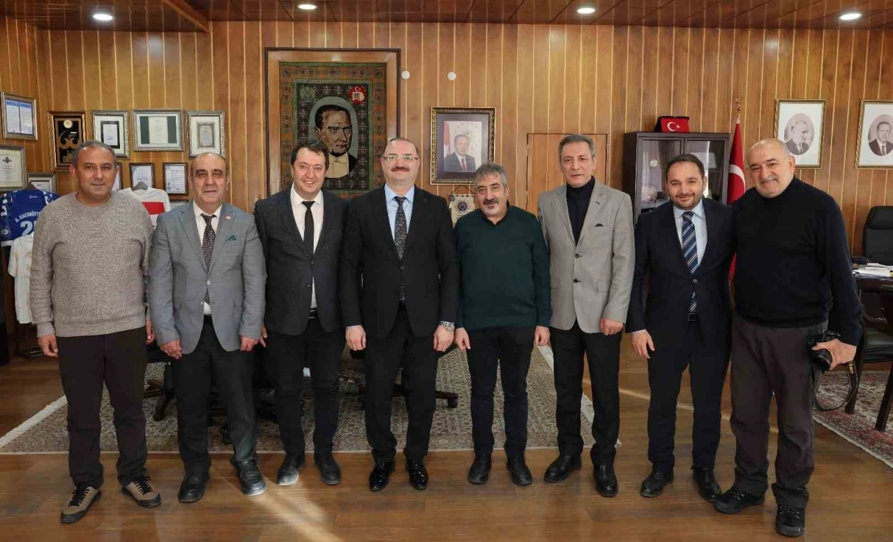 Rekt&ouml;r Hacım&uuml;ft&uuml;oğlu, DAGC ve DGF y&ouml;netimini kabul etti
