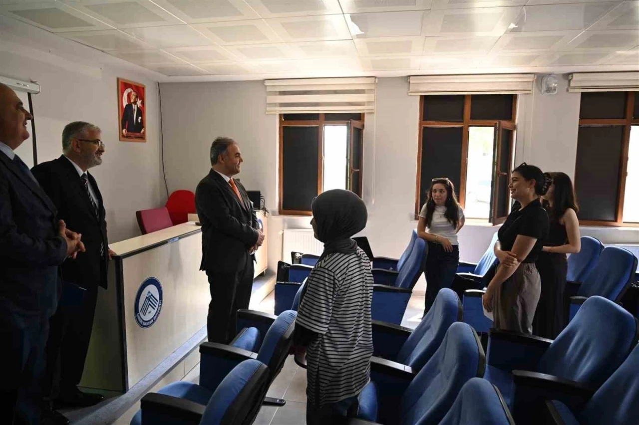 Rektör Karataş MYO’larda incelemelerde bulundu
