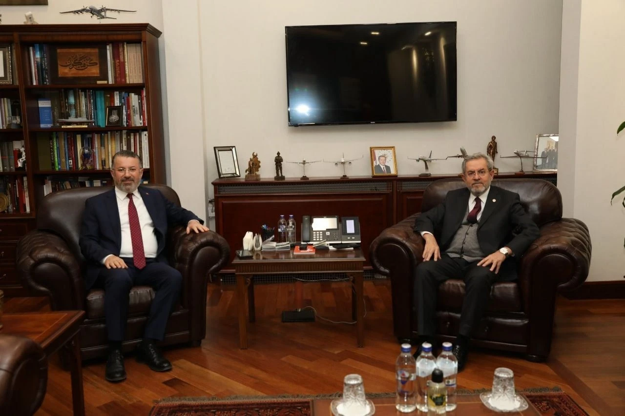 Rekt&ouml;r Kırışık&rsquo;tan Ankara &Uuml;niversitesi Rekt&ouml;r&uuml; &Uuml;n&uuml;var&rsquo;a ziyaret
