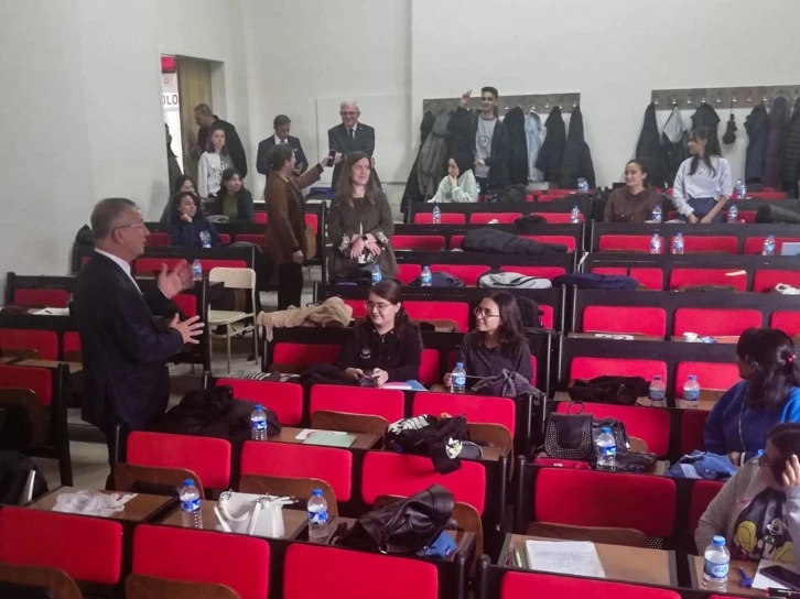 Rekt&ouml;r Levent Tıp Fak&uuml;ltesi &ouml;ğrencileriyle bir araya geldi
