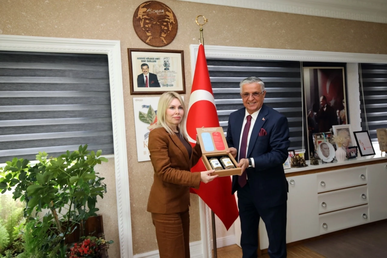 Rekt&ouml;r &Ouml;zkan "Bu ayın sonunda CAR-T h&uuml;creleri ile l&ouml;semi ve lenfoma tedavilerine başlayacağız"
