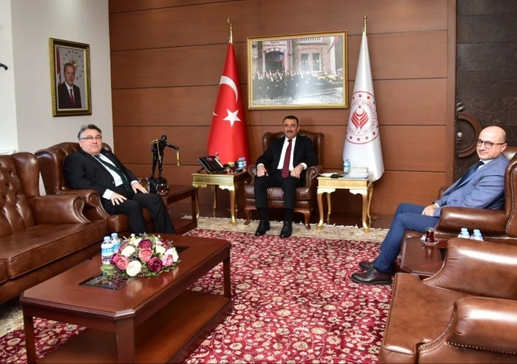 Rekt&ouml;r &Ouml;z&ouml;l&ccedil;er&rsquo;den Vali Hacıbektaşoğlu&rsquo;na ziyaret
